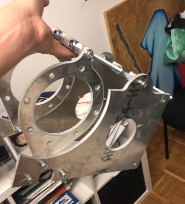 Eine Custom wasserstrahlgeschnittene Aluminium-Motorhalterplatte
