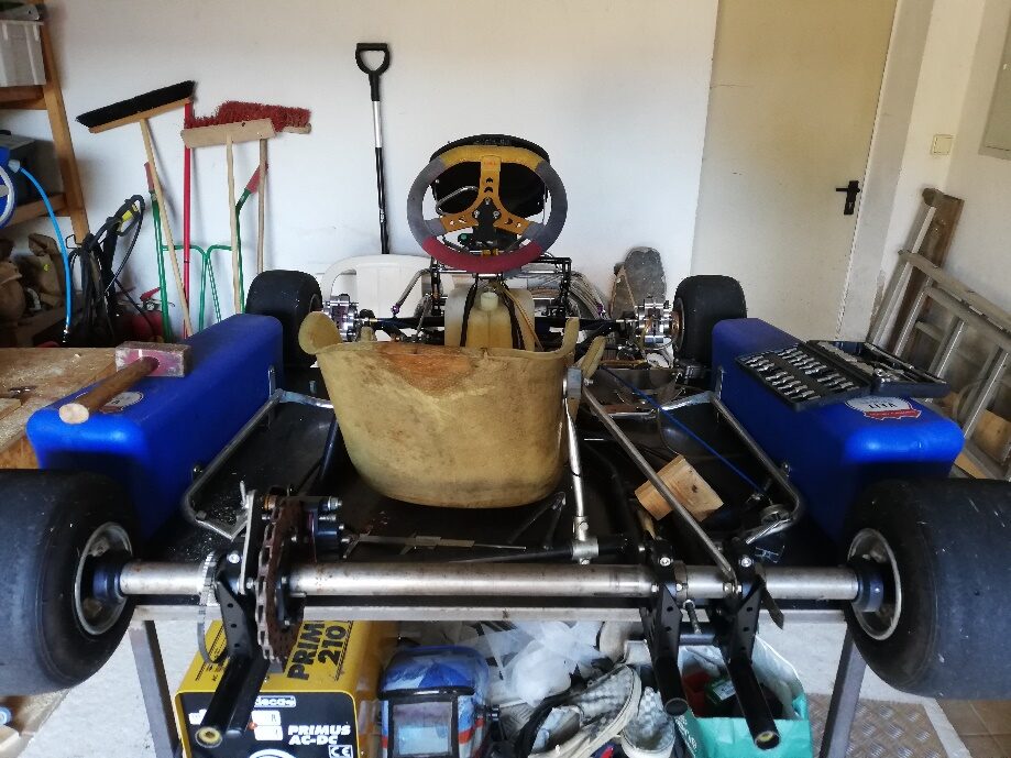 Das originale Benzin-Gokart-Chassis vor dem Zerlegen